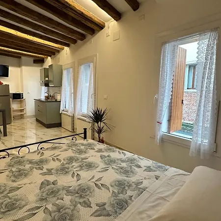 Apartment Ca Lucia Canal View