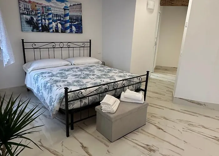 Ca Lucia Canal View Венеция