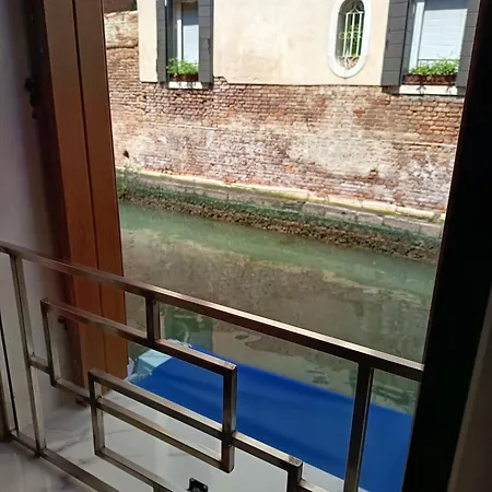 Ca Lucia Canal View Venetië