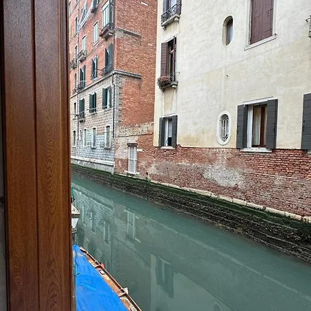 Ca Lucia Canal View Venedik